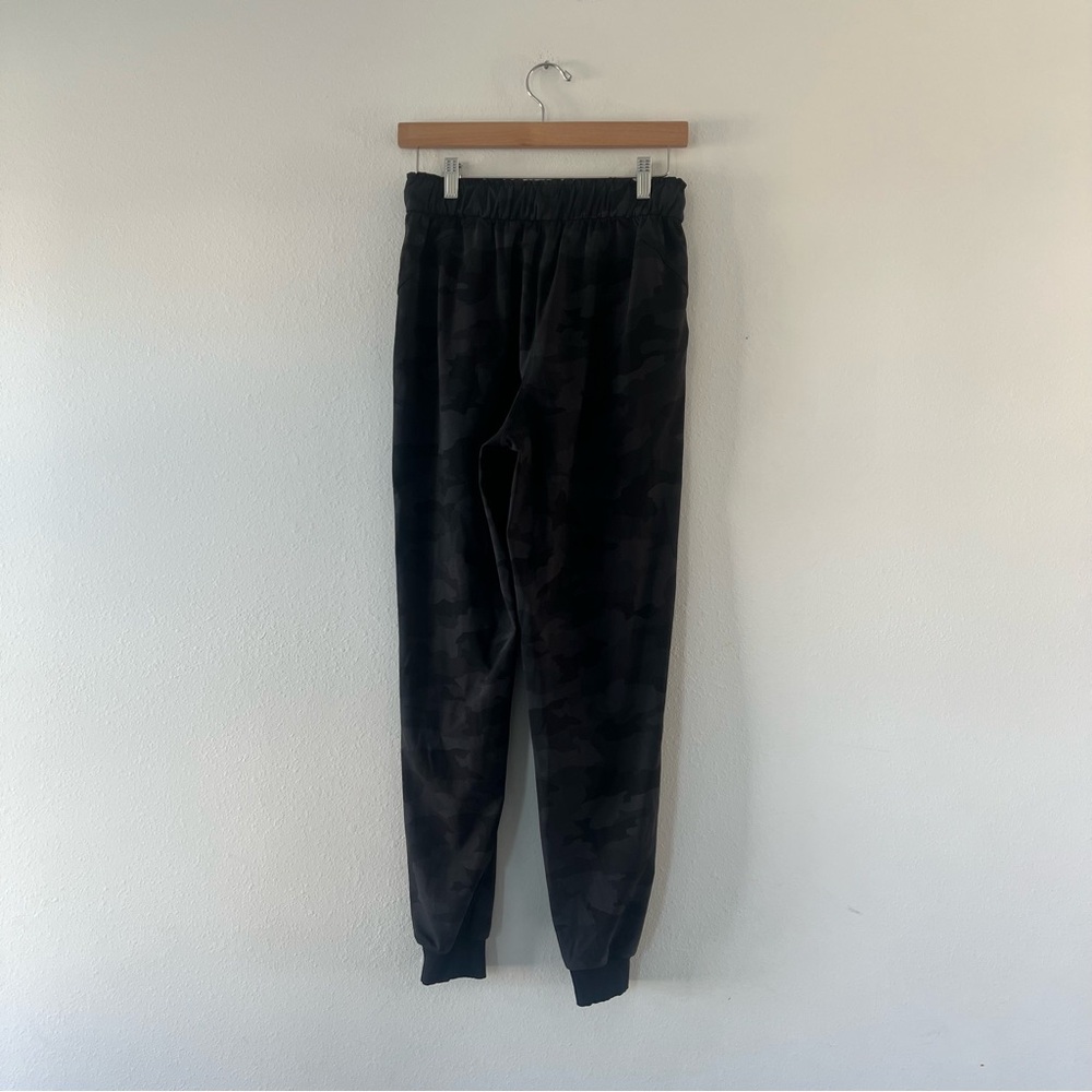 LULULEMON | Stretch High Rise Jogger in Heritage 365 Camo | 6 - Picture 3 of 5